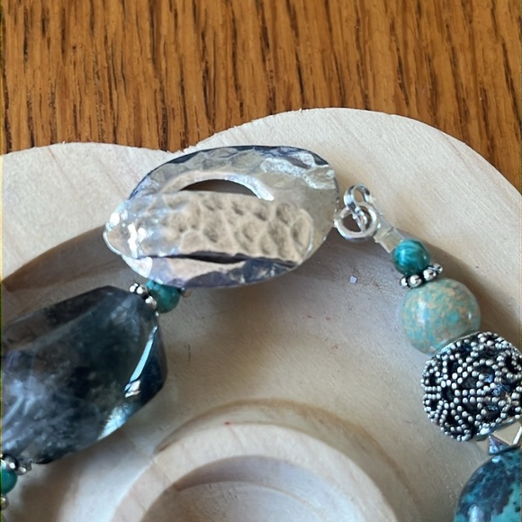 ✨ Elegant Turquoise and Silver Beaded Bracelet - Picture 2 of 5